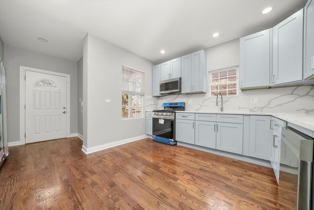 3217 W 64th Place, Chicago, IL 60629