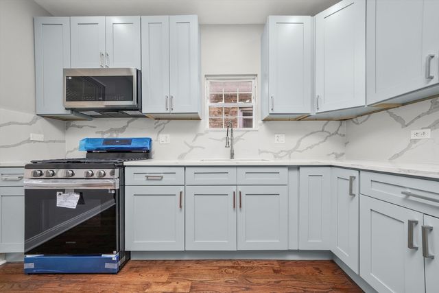 3217 W 64th Place, Chicago, IL 60629