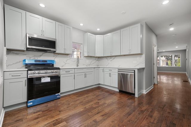 3217 W 64th Place, Chicago, IL 60629