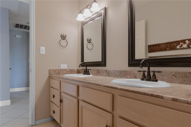 550 Hays Country Acres RD, Dripping Springs, TX 78620