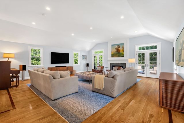 703 Boston Post Rd, Weston, MA 02493