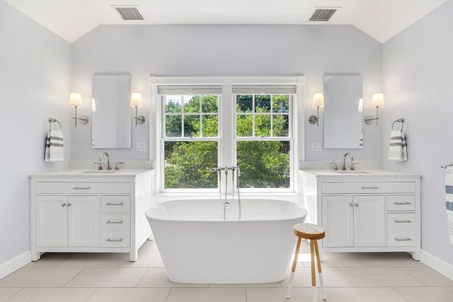 703 Boston Post Rd, Weston, MA 02493
