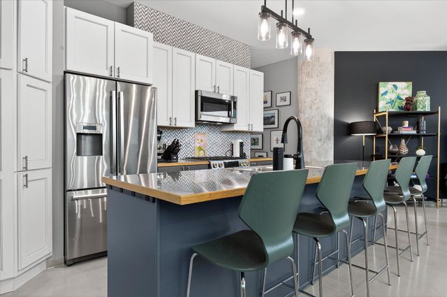 5601 Smetana Drive 213, Hopkins, MN 55343