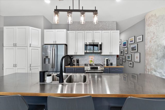 5601 Smetana Drive 213, Hopkins, MN 55343