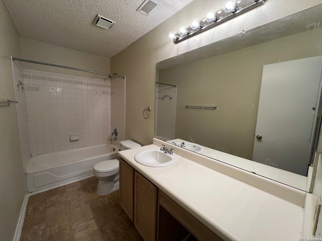 4922 Hilltop Field, San Antonio, TX 78240