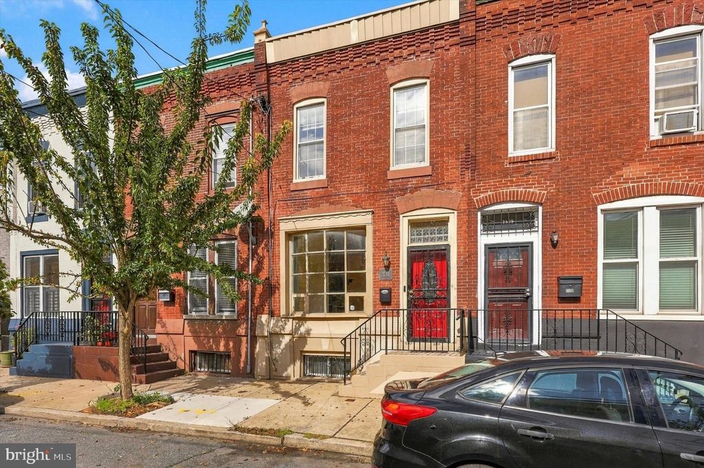 2511 CARPENTER ST, PHILADELPHIA, PA 19146 — exterior