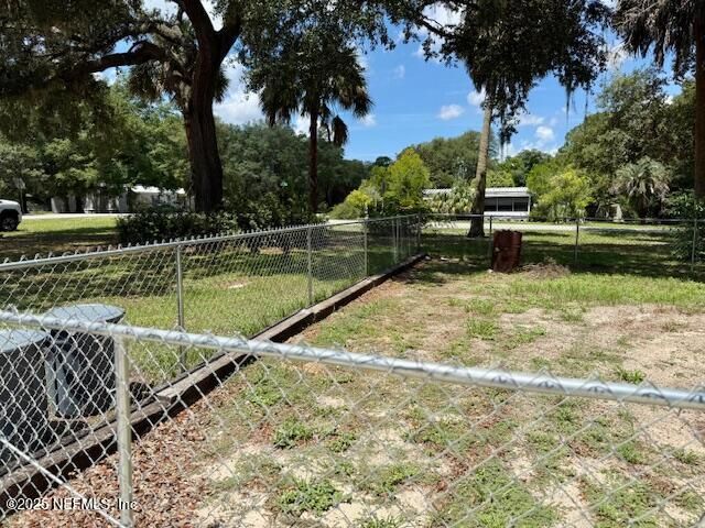 202 ASH Street, Interlachen, FL 32148