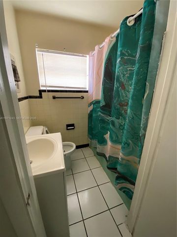 2031 NE 167th St 2, North Miami Beach, FL 33162