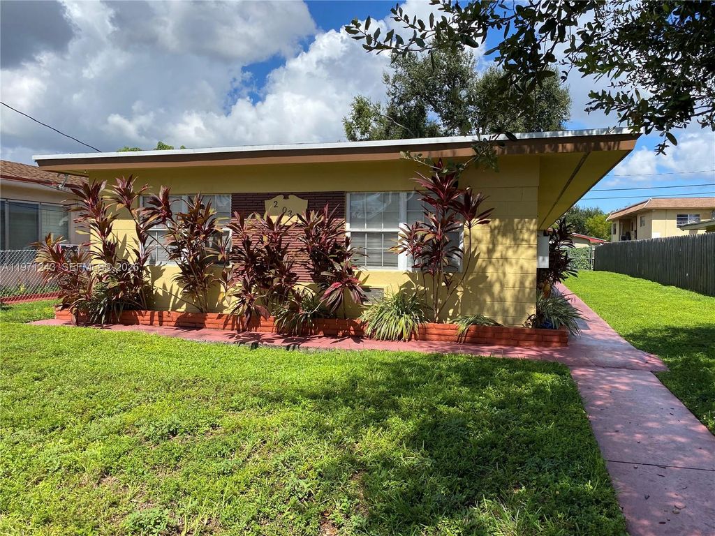 2031 NE 167th St 2, North Miami Beach, FL 33162