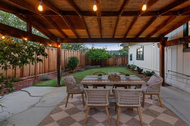 567 Sapphire Street, Redwood City, CA 94062