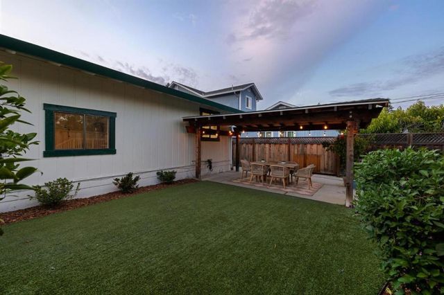 567 Sapphire Street, Redwood City, CA 94062