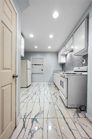 20707 Moross Road, Detroit, MI 48224