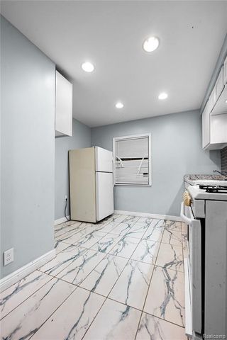 20707 Moross Road, Detroit, MI 48224