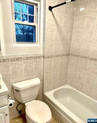 61 Hille Place 2, Ridgefield Park, NJ 07660