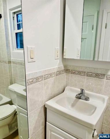 61 Hille Place 2, Ridgefield Park, NJ 07660