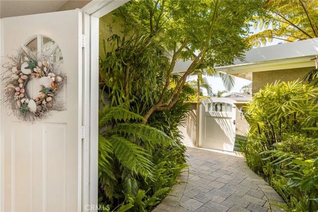 9442 Tiki, Huntington Beach, CA 92646