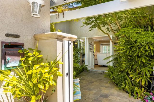 9442 Tiki, Huntington Beach, CA 92646