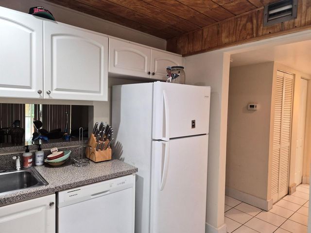 3121 NW 47TH Terrace 107, Lauderdale Lakes, FL 33319