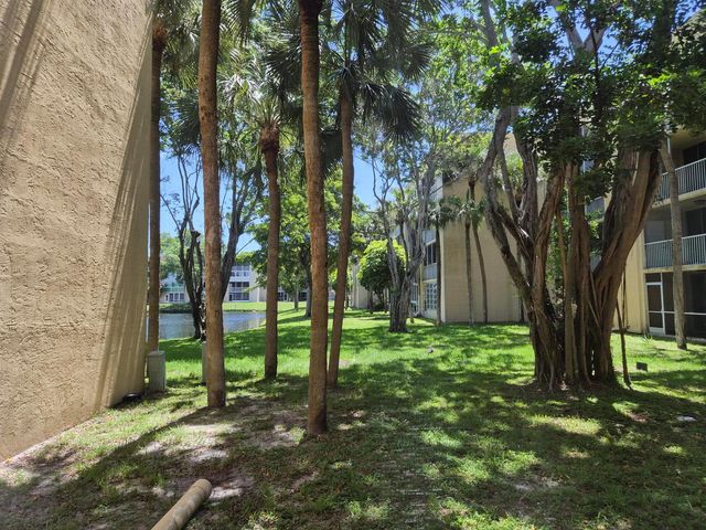 3121 NW 47TH Terrace 107, Lauderdale Lakes, FL 33319
