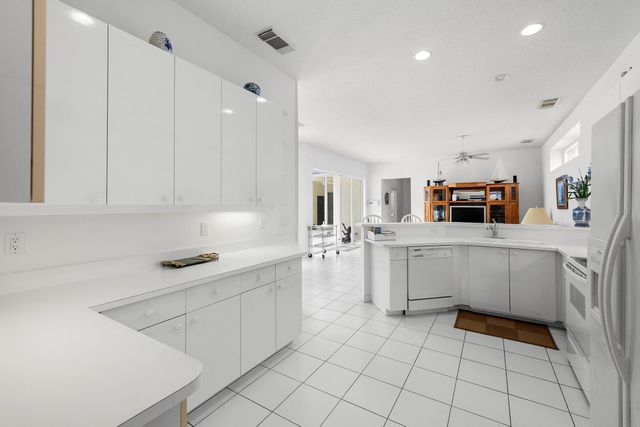 626 SW Lake Charles Circle, Port St Lucie, FL 34986