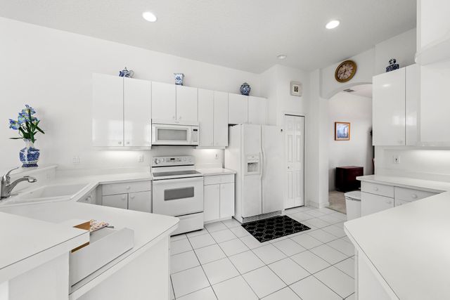 626 SW Lake Charles Circle, Port St Lucie, FL 34986
