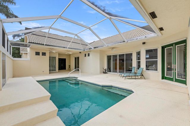 626 SW Lake Charles Circle, Port St Lucie, FL 34986