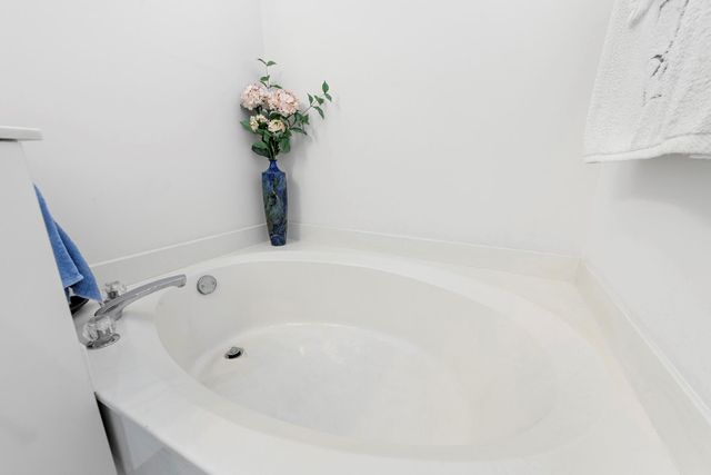 626 SW Lake Charles Circle, Port St Lucie, FL 34986