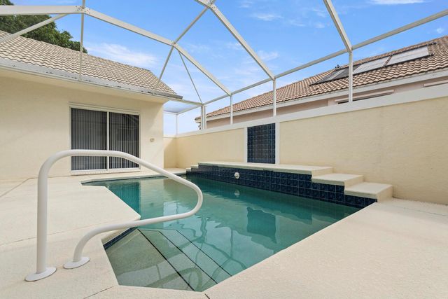 626 SW Lake Charles Circle, Port St Lucie, FL 34986