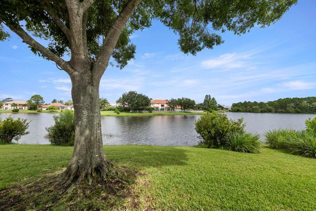 626 SW Lake Charles Circle, Port St Lucie, FL 34986