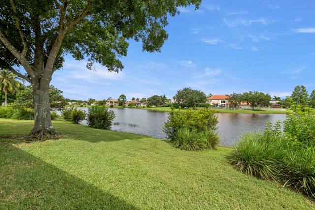 626 SW Lake Charles Circle, Port St Lucie, FL 34986