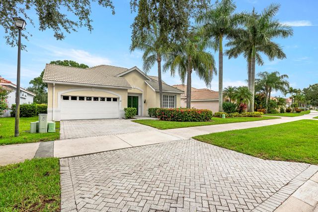 626 SW Lake Charles Circle, Port St Lucie, FL 34986
