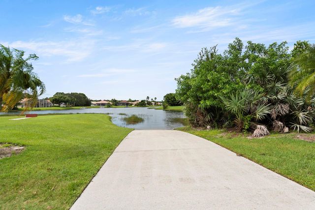 626 SW Lake Charles Circle, Port St Lucie, FL 34986