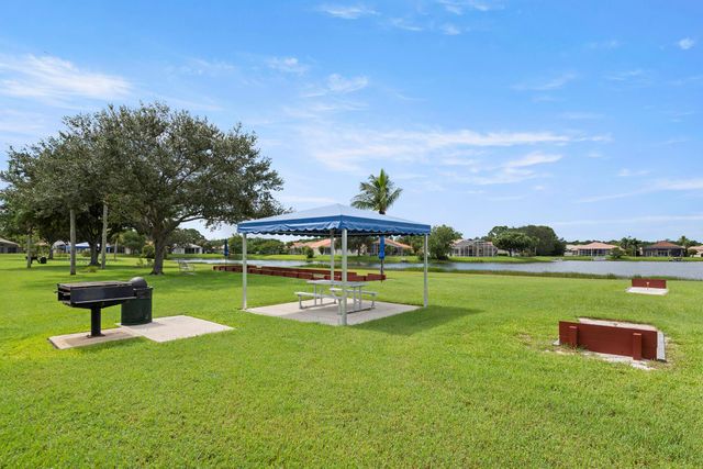 626 SW Lake Charles Circle, Port St Lucie, FL 34986