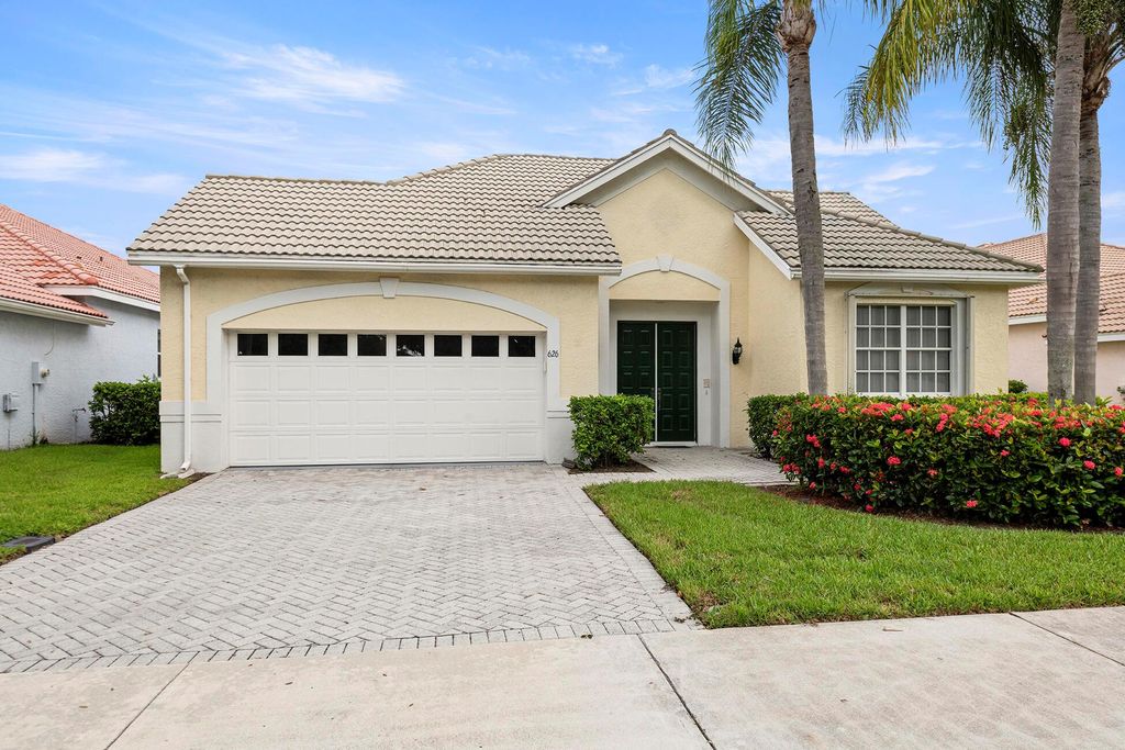 626 SW Lake Charles Circle, Port St Lucie, FL 34986