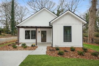 672 Commercial NW Avenue, Atlanta, GA 30318