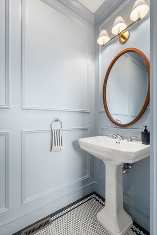 59 Bay View Ave, Quincy, MA 02169