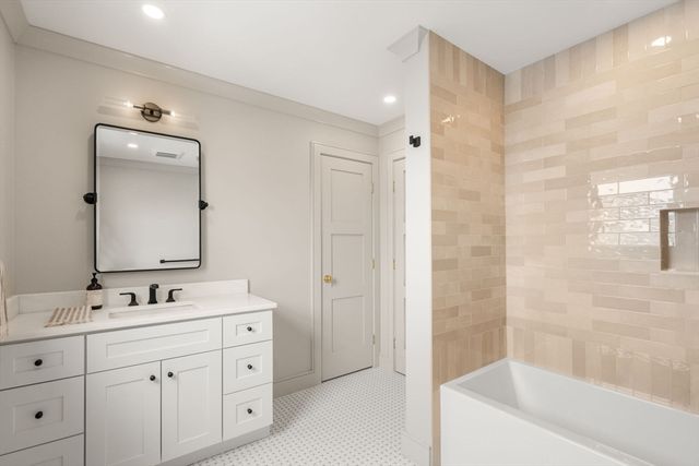 59 Bay View Ave, Quincy, MA 02169