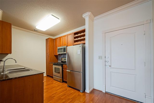 1711 Old Spanish Trail 303, Houston, TX 77054