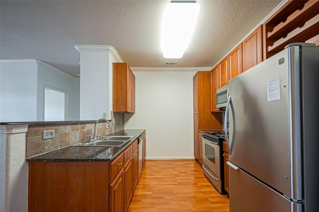1711 Old Spanish Trail 303, Houston, TX 77054