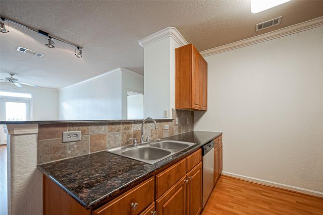 1711 Old Spanish Trail 303, Houston, TX 77054