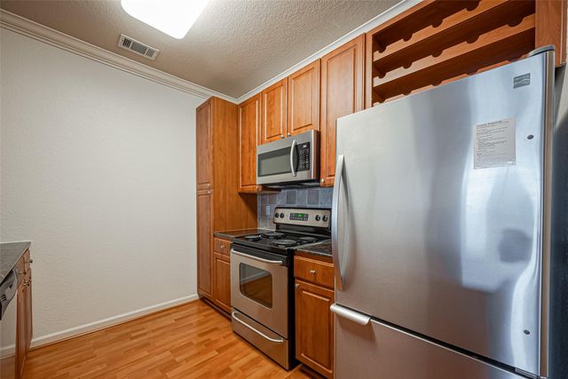 1711 Old Spanish Trail 303, Houston, TX 77054