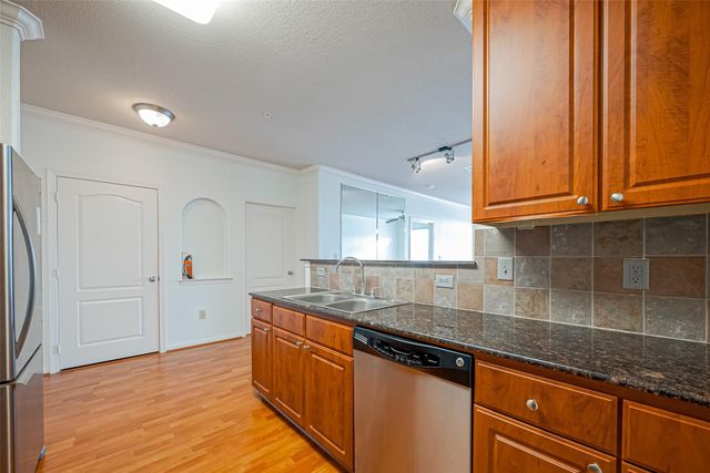 1711 Old Spanish Trail 303, Houston, TX 77054