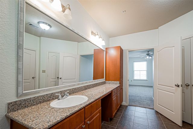 1711 Old Spanish Trail 303, Houston, TX 77054