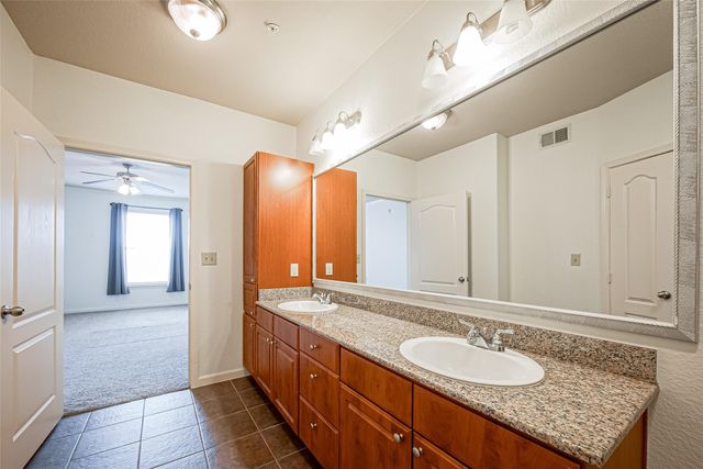 1711 Old Spanish Trail 303, Houston, TX 77054