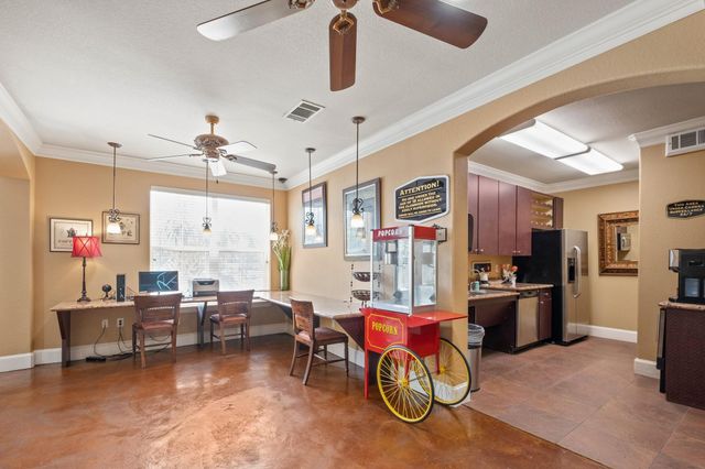 1711 Old Spanish Trail 303, Houston, TX 77054