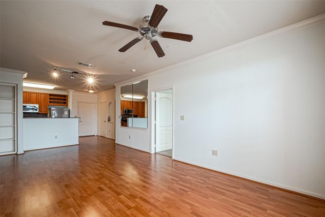 1711 Old Spanish Trail 303, Houston, TX 77054
