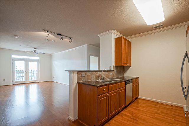 1711 Old Spanish Trail 303, Houston, TX 77054