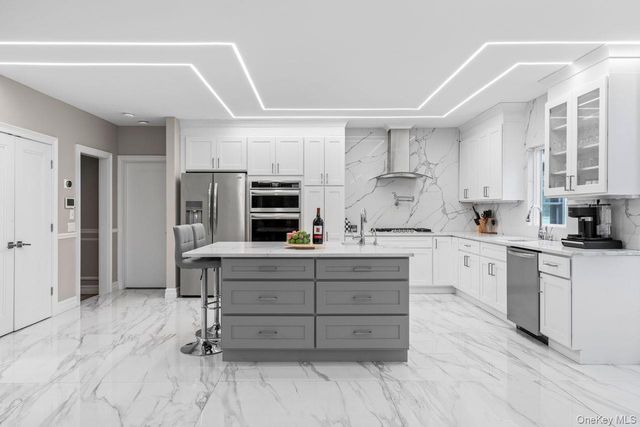 717 W Montauk Highway, Bay Shore, NY 11706