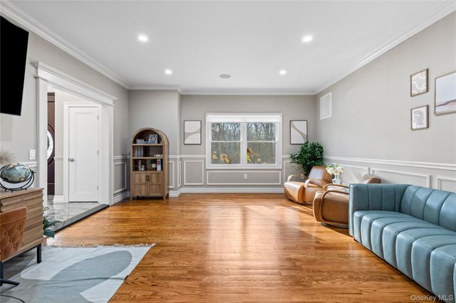 717 W Montauk Highway, Bay Shore, NY 11706