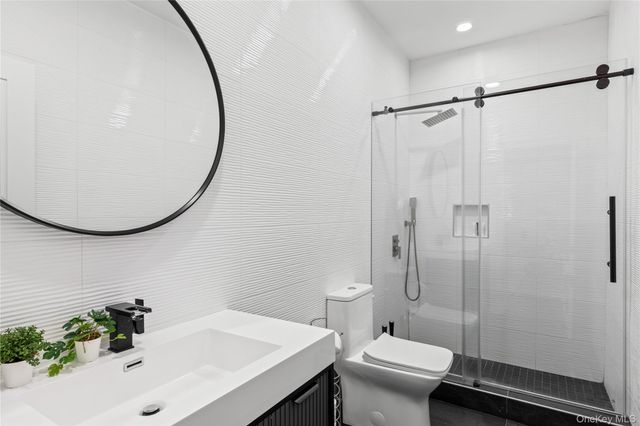 717 W Montauk Highway, Bay Shore, NY 11706